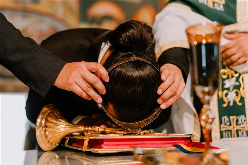Ieșirea mirilor din biserică